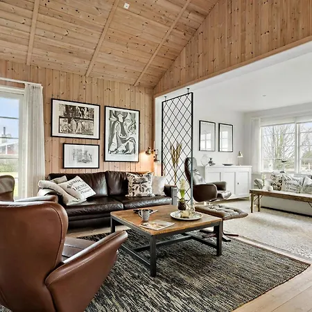 3 Bedroom Pet Friendly In *