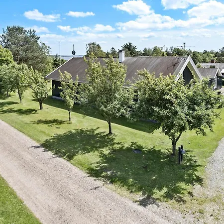 Prázdninový dům 3 Bedroom Pet Friendly In *