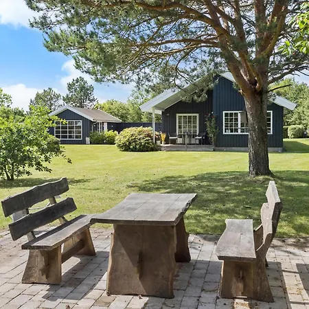 Prázdninový dům 3 Bedroom Pet Friendly In *