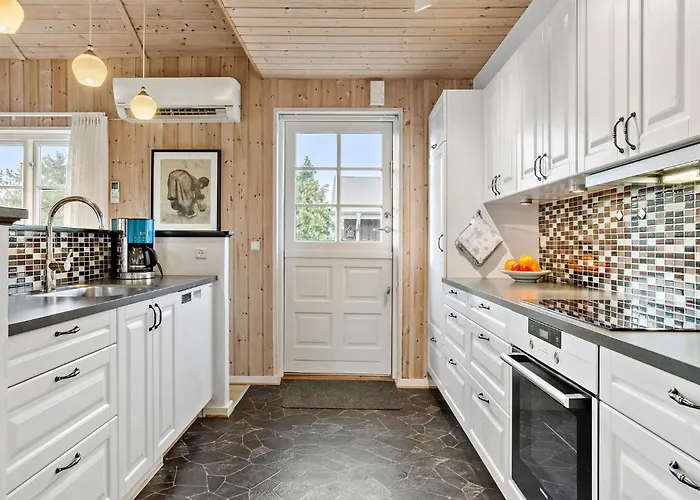 3 Bedroom Pet Friendly In *